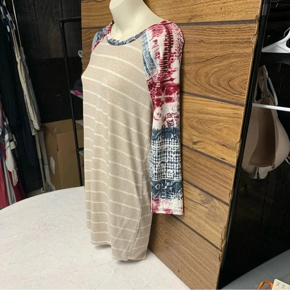 Rosemary size small shirt tan/cream striped with printed sleeves - Picture 3 of 7